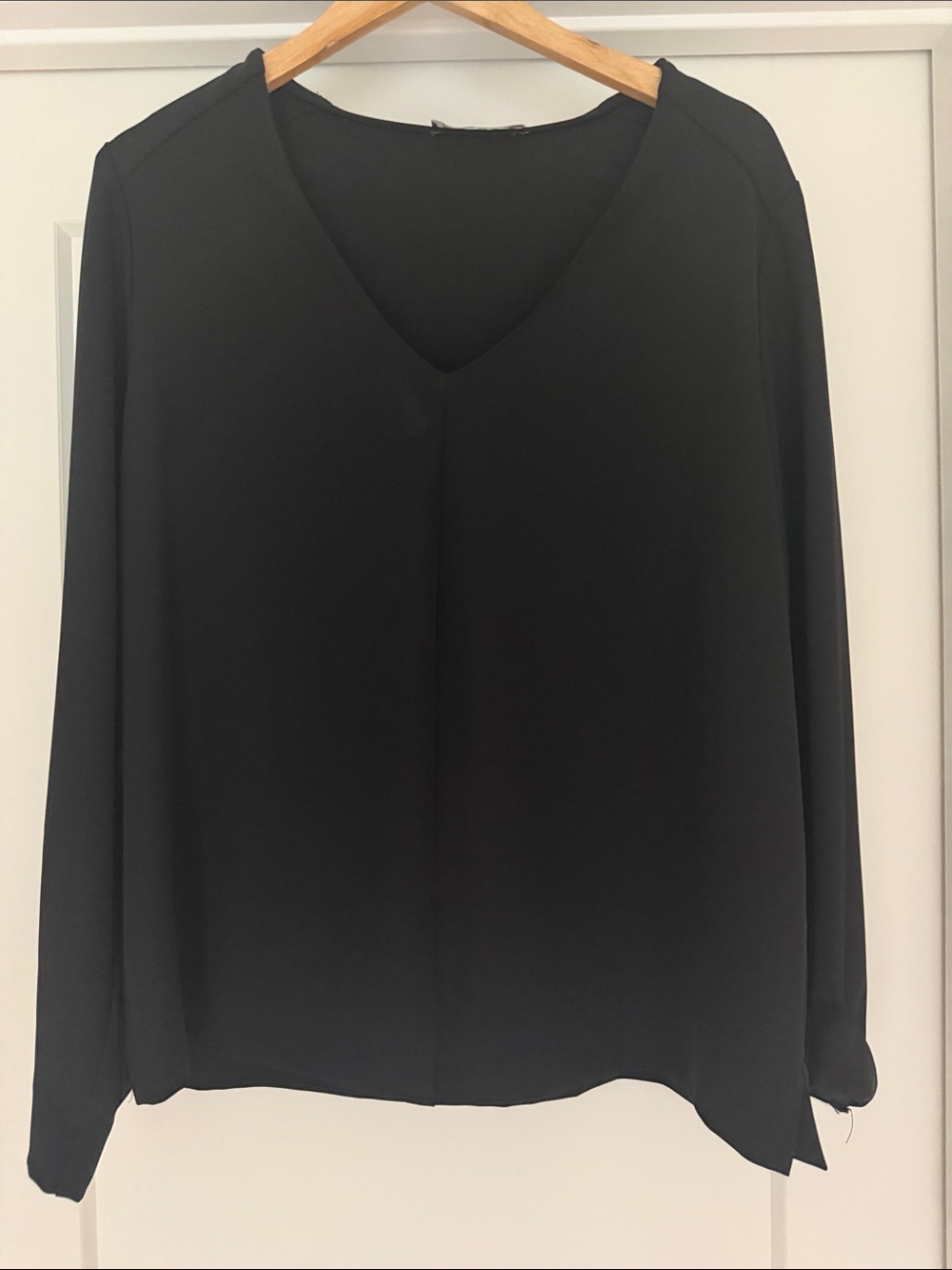 Women's Black V-Neck Long Sleeve Top
